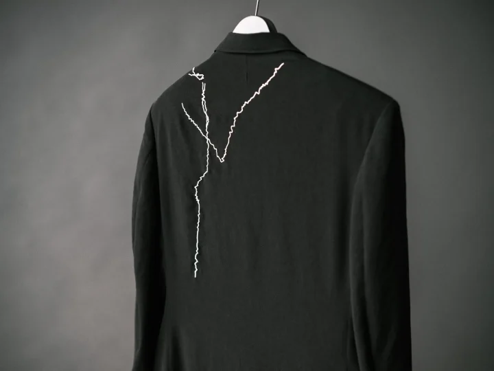 ひび割れ刺繍 三つボタン タブジャケット 背面