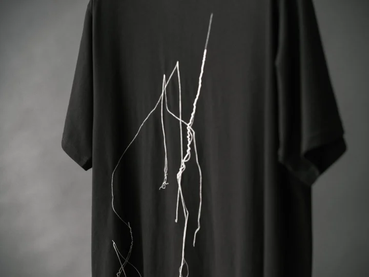ひび割れ刺繍 Tシャツ 背面