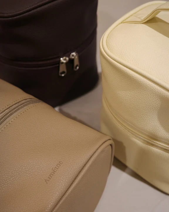 3色のオリジナルバニティポーチ