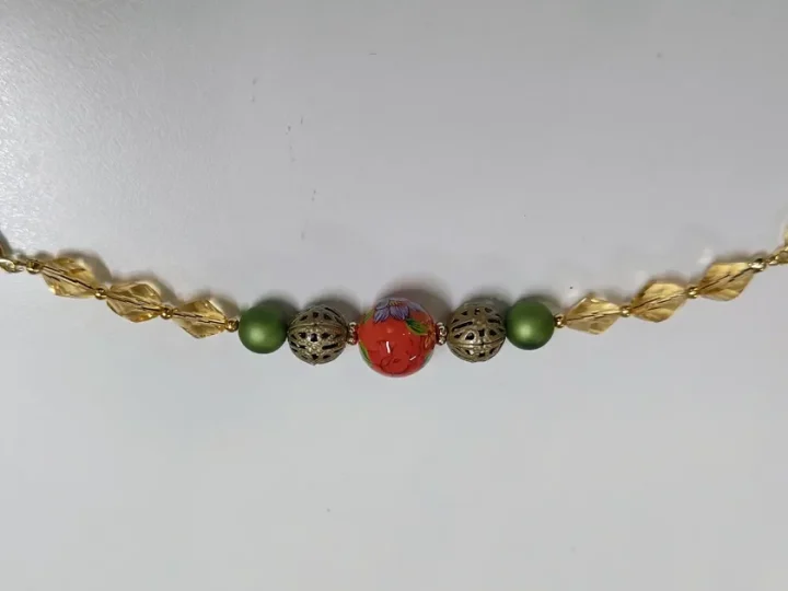 和柄ビーズを中心にした華やかな羽織紐