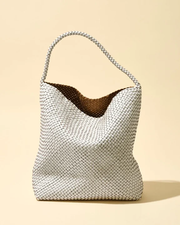 白の編み込みメッシュハンドバッグ