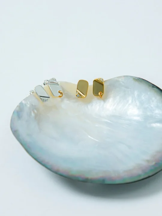 Bijou plate pierced earrings