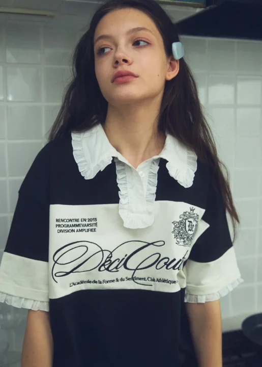 フリルポロシャツのモデル