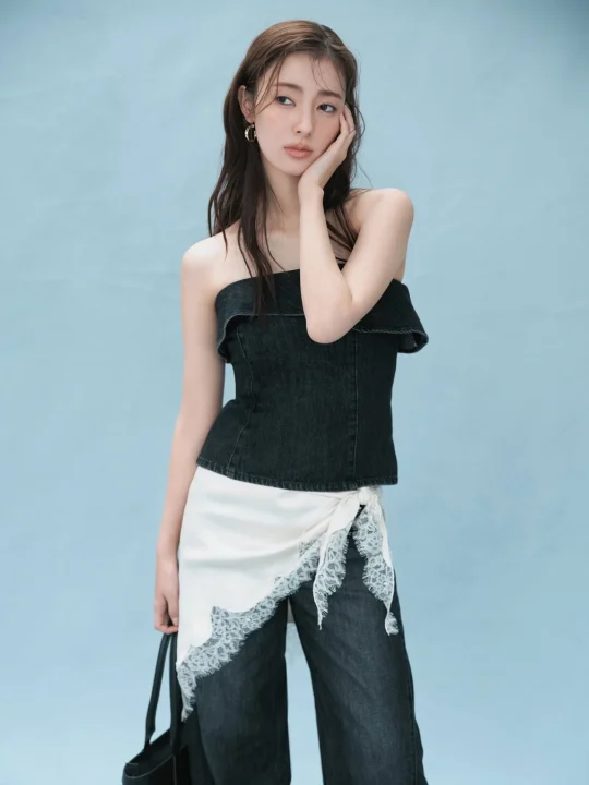 Bustier Pants Pierced earring Scarf Bag