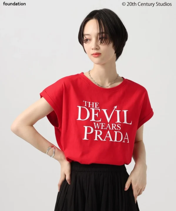 レッドのTシャツ