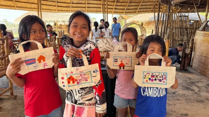 カンボジアでのワークショップに参加する子供たち