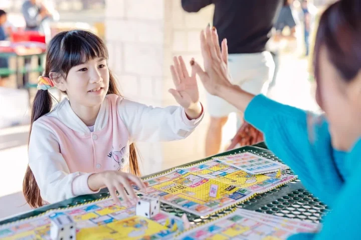 屋外での防災ゲームの様子
