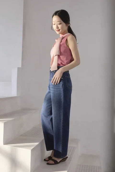 MIDDLE RISE STRAIGHT DENIM着用イメージ4