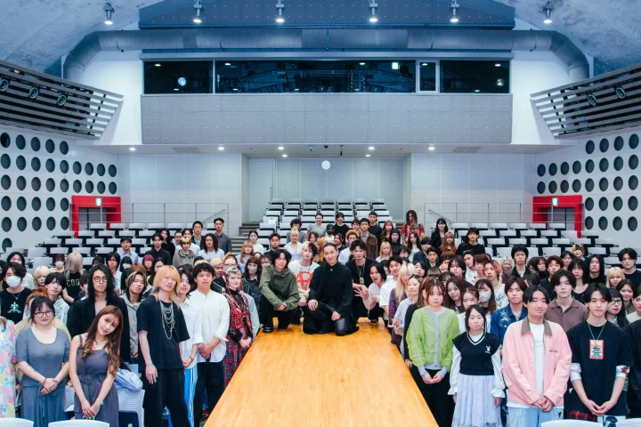 学生と講師の集合写真
