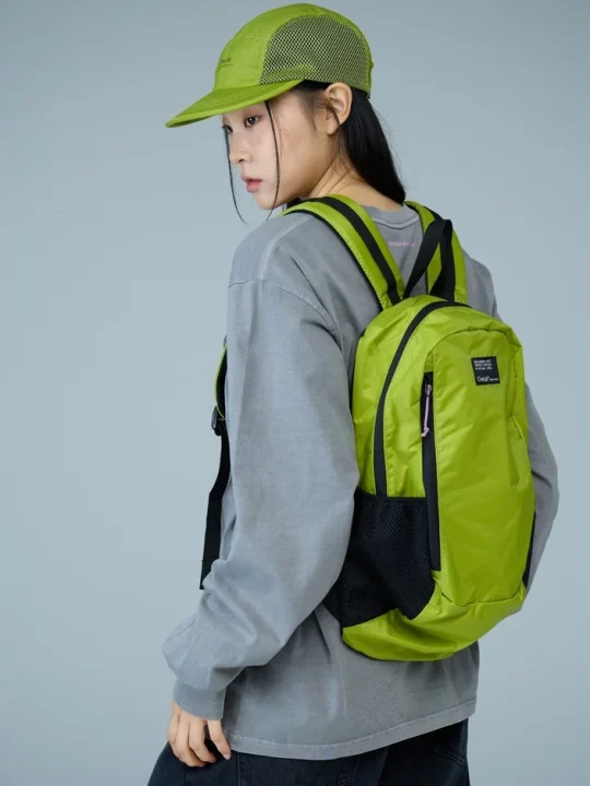 OverLabのキャップとバックパック