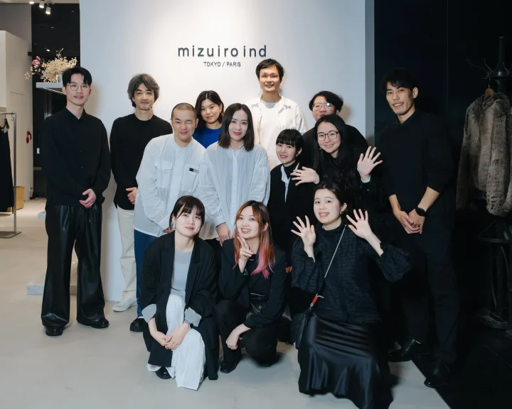 mizuiro indの社員や関係者の集合写真