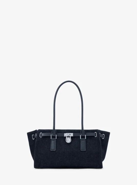 黒いファブリックのハンドバッグ