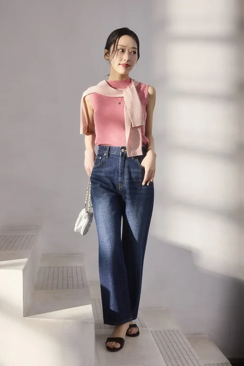 MIDDLE RISE STRAIGHT DENIM着用イメージ3