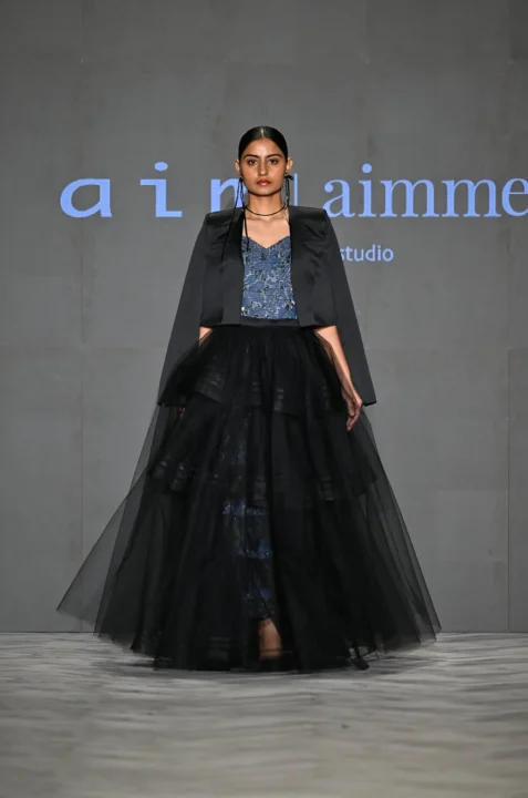 Vancouver Fashion Week出展衣装(青と黒のドレス)