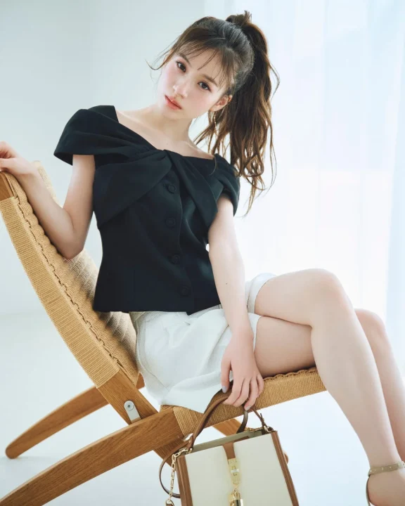 リボン風ディテールの優美な立体感