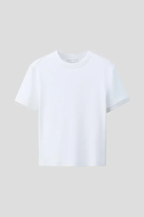 白い半袖Tシャツ