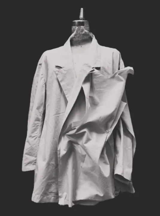 マネキンにかけられた服