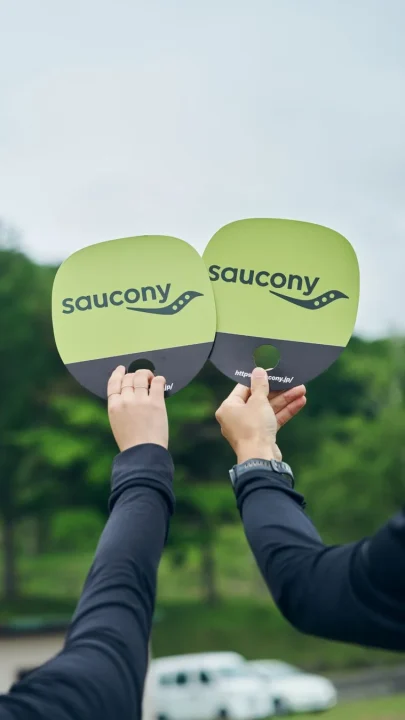 Sauconyうちわ