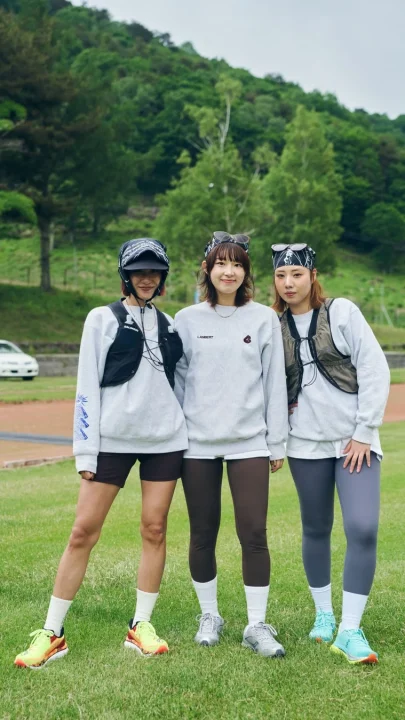 スポーツウェア姿の女性たち