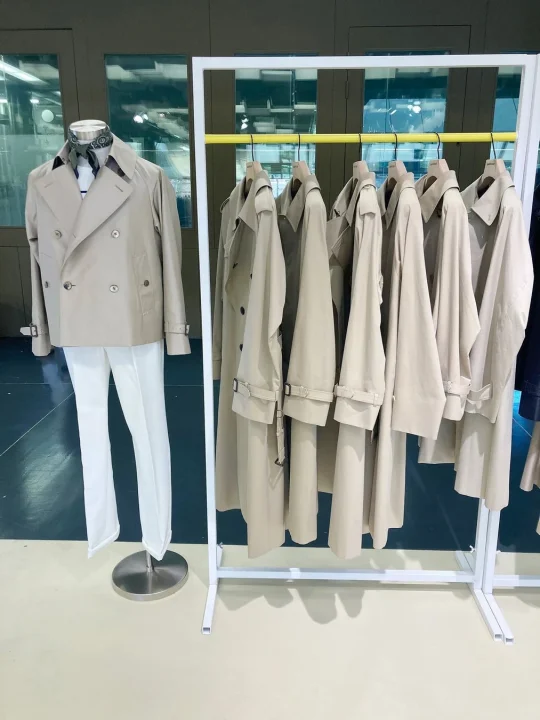 トレンチコートの展示