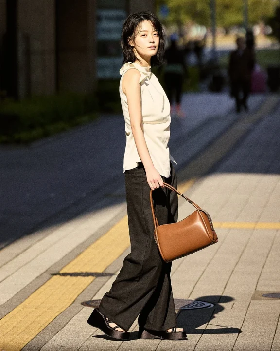 LOOK 01