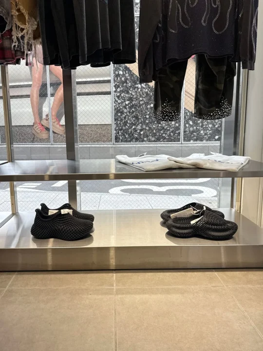 STARAYシューズ陳列