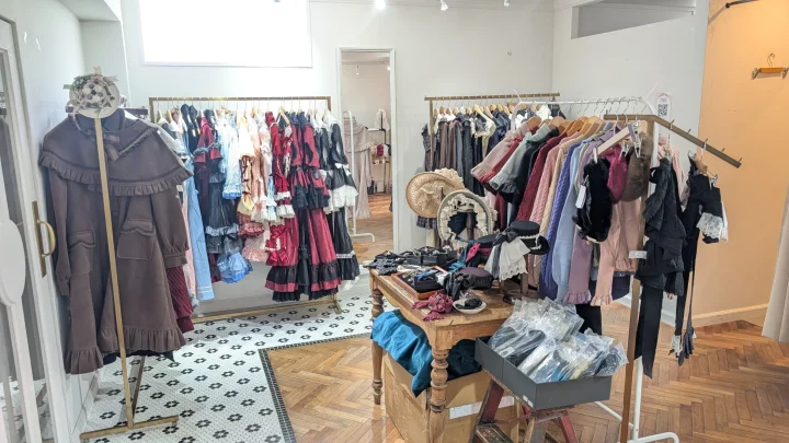 ロリータファッションの店内