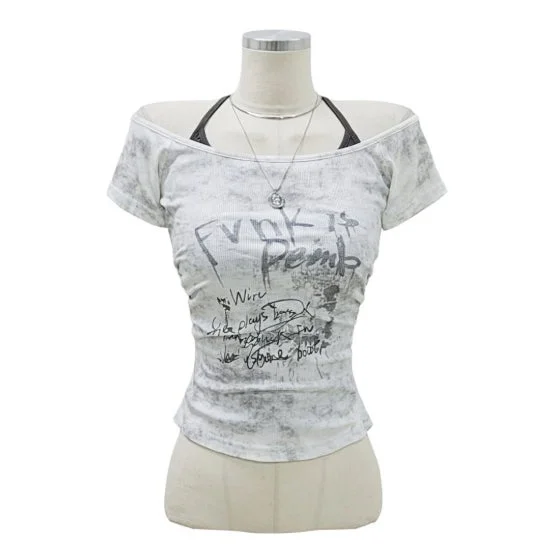 白いオフショルダーのリブTシャツ