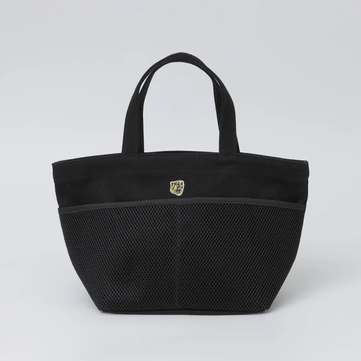 黒色のシンプルなトートバッグ