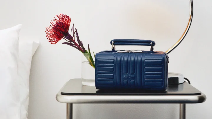 RIMOWA グルーヴコレクションのインクブルーバッグ
