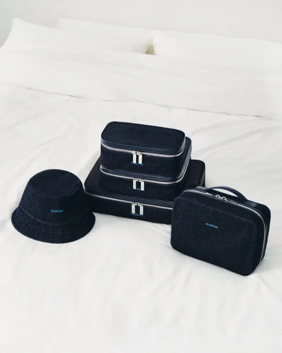 RIMOWAのデニム製バケットハットとパッキングキューブ