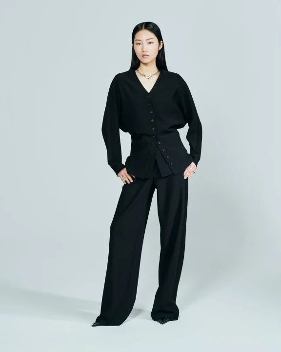 SHAPE JERSEY JACKETを着用したモデル