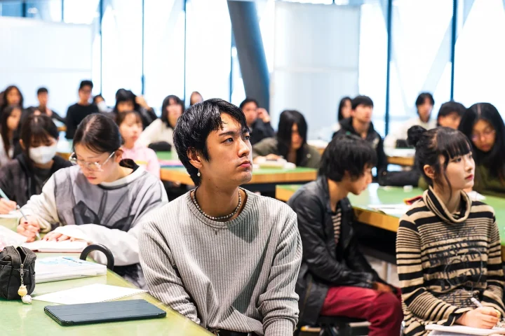 講義を受ける学生たち