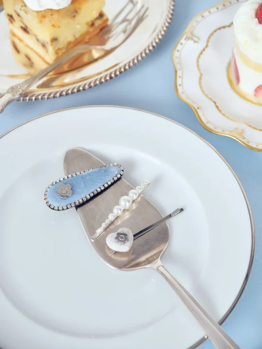 ケーキとヘアアクセサリー