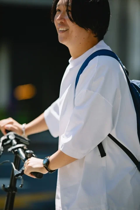 男性自転車笑顔