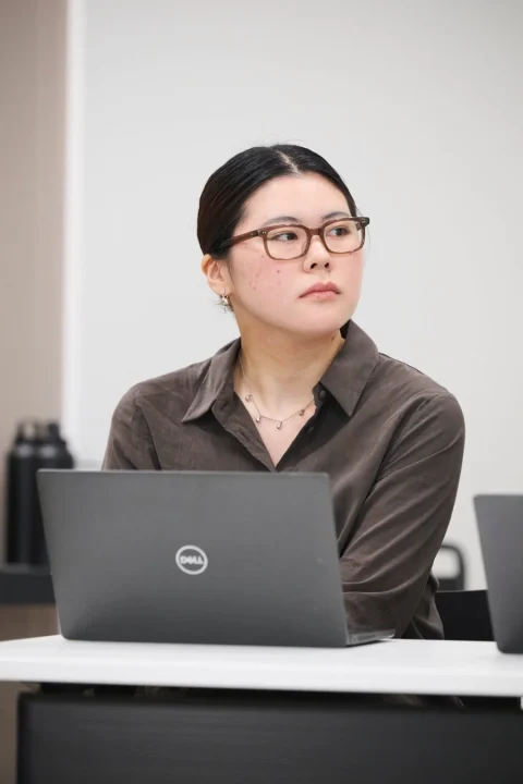 椿原里咲氏
