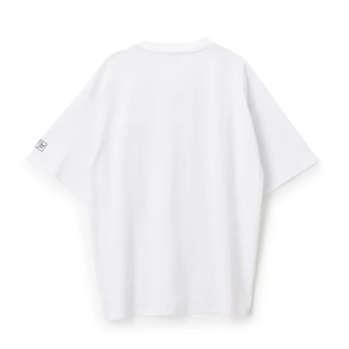 白い無地Tシャツの背面
