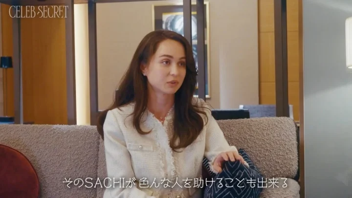 姉の言葉に耳を傾ける藤井サチ