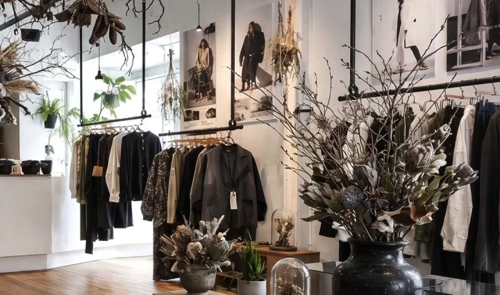 アパレルショップの店内