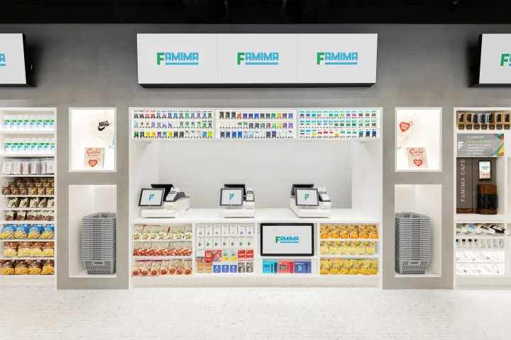 ファミマの店内風景