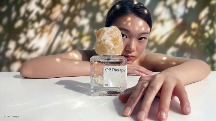 Off Therapy®の香水ボトル