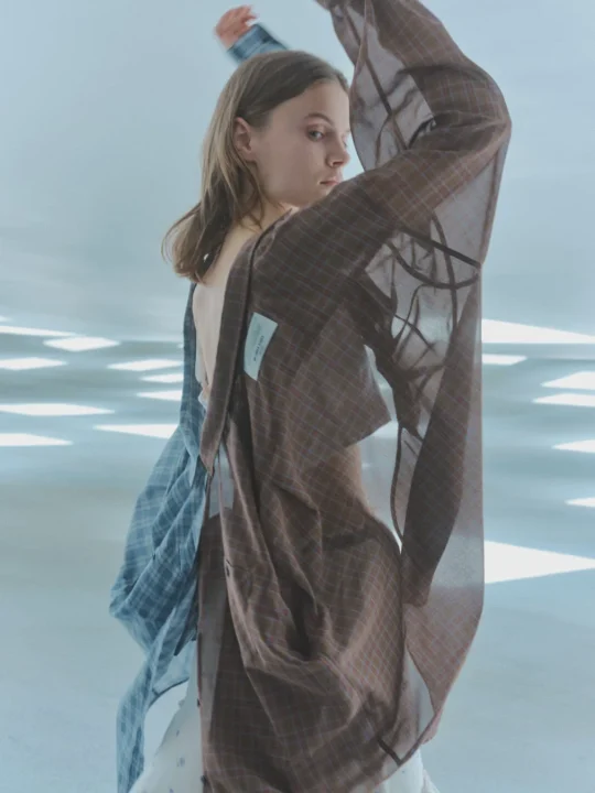 シアーなチェック柄シャツ