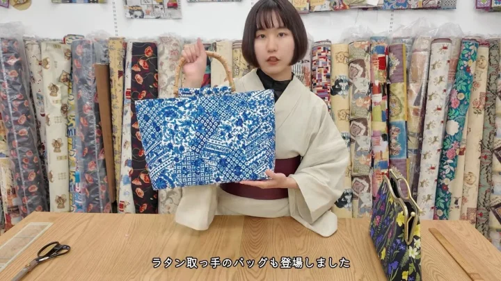 ラタン取っ手のバッグ
