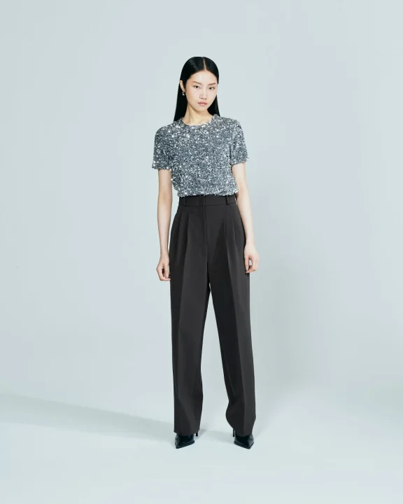 SEQUIN T-SHIRTSを着用したモデル