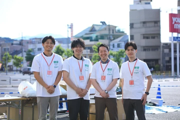 ユニクロスタッフの集合写真