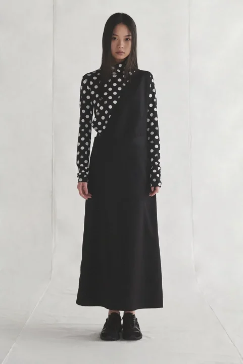 ワンショルダーのアシンメトリードレス