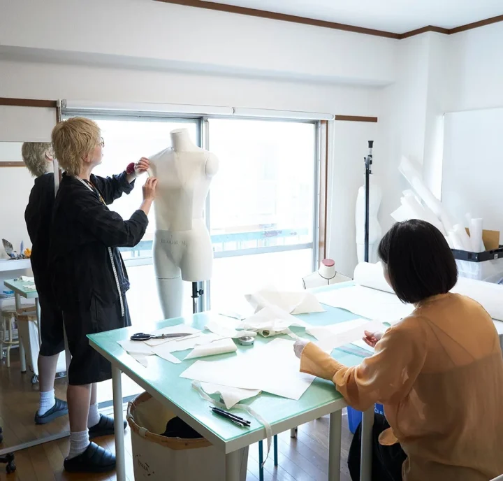 ファッションデザインの作業風景