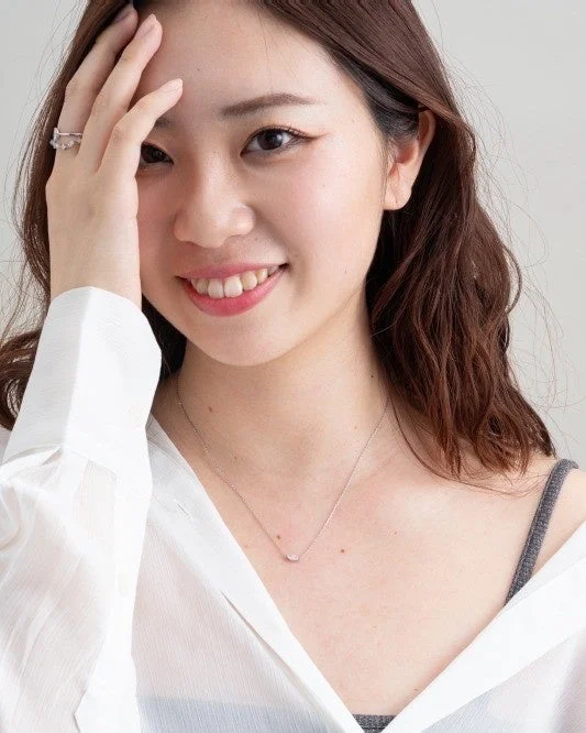 LIB Jewelryを身につけた女性