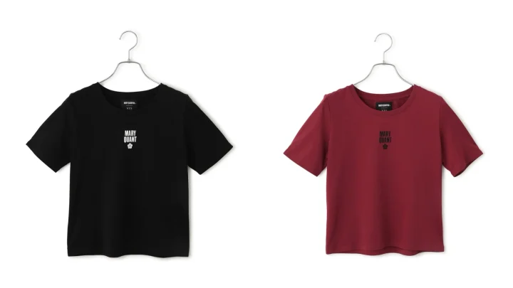 黒と赤の半袖Tシャツ