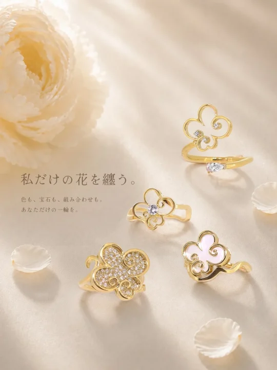 花をモチーフにした複数のゴールドリング